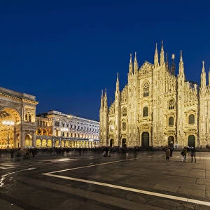 Night view of Piazza del Duomo, Milan, Lombardy, Italy