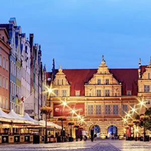 Poland, Pomeranian Voivodeship, Gdansk, Old Town, Long Market and Green Gate at twilight
