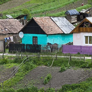 Romania, Transylvania, Bunesti, Roma village houses