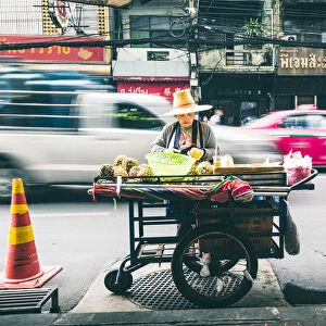 Samphanthawong (Chinatown), Bangkok, Thailand. Street food vendor