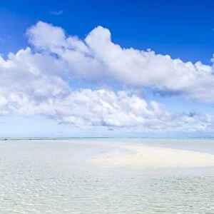 Sand bank in Aitutaki lagoon, Cook Islands