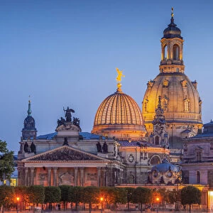 Skyline of Dresden at dusk with Bruehl's Terrace, Academy of Fine Arts, Church of Our Lady, Dresden, Saxony, Germany