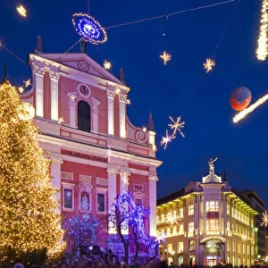 Slovenia, Central Slovenia, Ljubljana. Christmas Market in Preseren Square