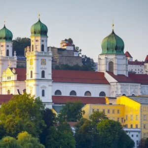St. Stephans Cathedral & Veste Oberhaus fortress illuminated at sunset, Passau, Lower Bavaria