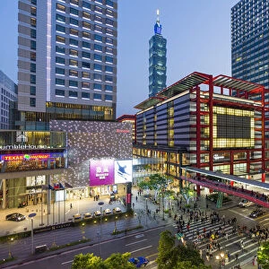 Taiwan, Taipei, Xinyi downtown district, the prime shopping and financial district