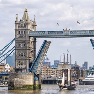 Tall Ship Oosterschelde passing through the Tower Bridge, London, England