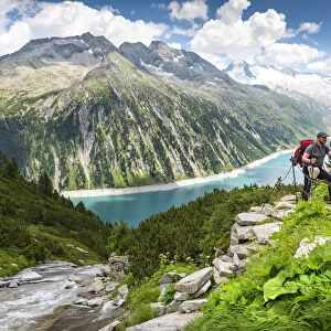 Trekking in Austria im Zillertal Europe, Austria, Zillertal, Schlegeisspeicher
