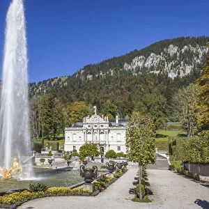 Water parterre and fountain of Linderhof Palace, Ettal, Allgaeu, Bavaria, Germany
