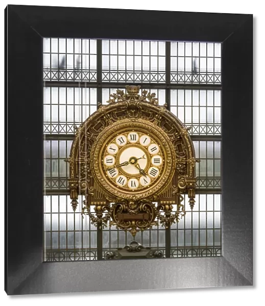 Musee d Orsay, giant ornamental clock, Paris, France