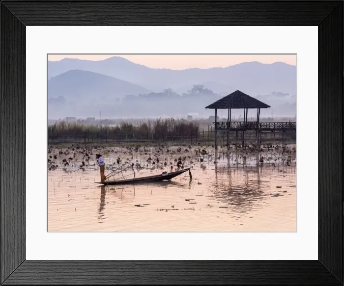 Framed Print : Leg-rowing fisherman of Inle Lake in the morning mist, Shan State, Myanmar Framed Print : Leg-rowing fisherman of Inle Lake in the morning mist, Shan State, Myanmar