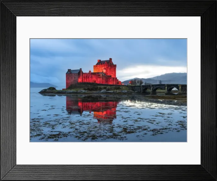 Framed Print : Eilean Donan castle at sunset, Highlands, Scotland Framed Print : Eilean Donan castle at sunset, Highlands, Scotland