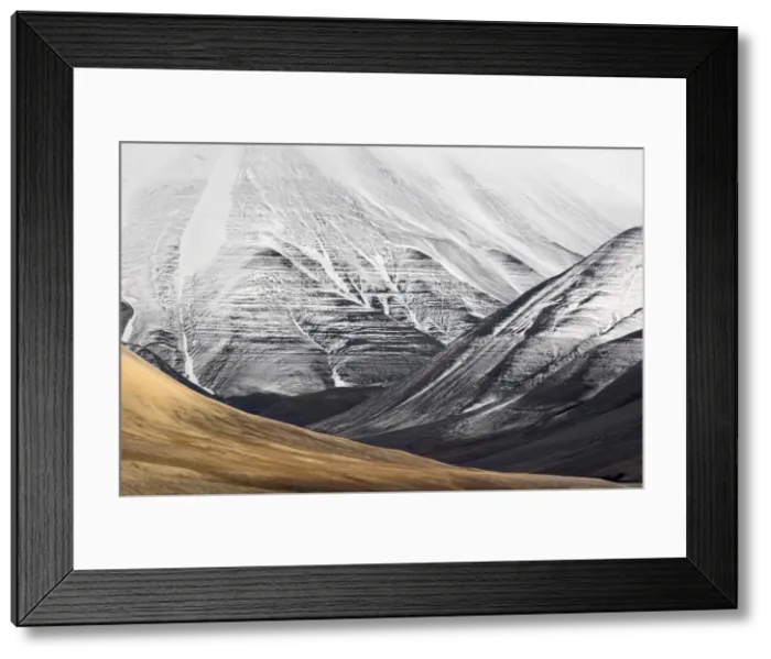 Framed Print : Norway, Svalbard, arctic slopes in Isfjord Framed Print : Norway, Svalbard, arctic slopes in Isfjord