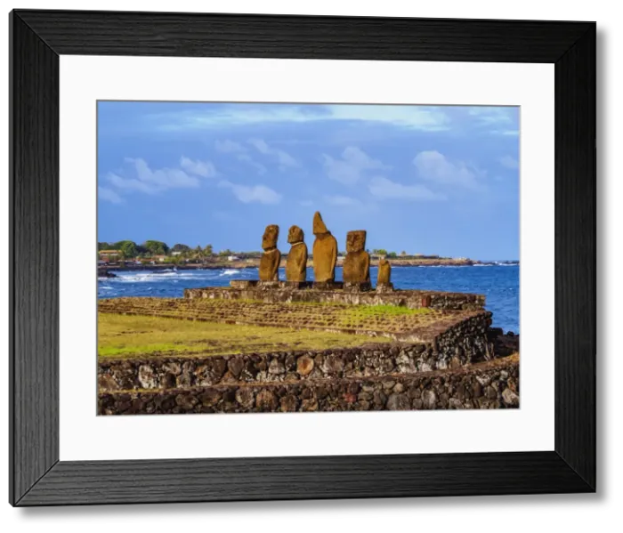 Framed Print : Moais in Ahu Vai Uri, Tahai Archaeological Complex, Rapa Nui National Park, Easter Island Framed Print : Moais in Ahu Vai Uri, Tahai Archaeological Complex, Rapa Nui National Park, Easter Island