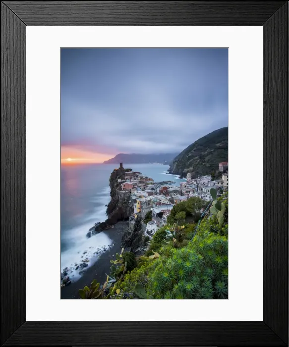 Framed Print : Vernazza, Cinque Terre, province of La Spezia, Liguria, Italy, Europe Framed Print : Vernazza, Cinque Terre, province of La Spezia, Liguria, Italy, Europe