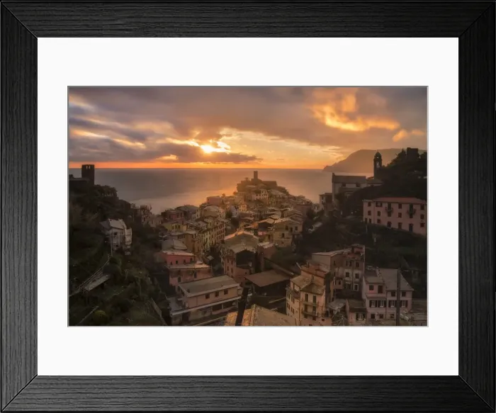 Framed Print : Vernazza, Cinque Terre, province of La Spezia, Liguria, Italy, Europe Framed Print : Vernazza, Cinque Terre, province of La Spezia, Liguria, Italy, Europe
