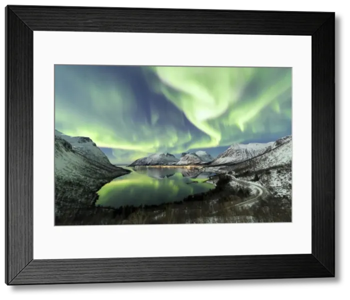 Framed Print : Northern lights and stars light up the snowy peaks reflected in the cold sea Bergsbotn Framed Print : Northern lights and stars light up the snowy peaks reflected in the cold sea Bergsbotn