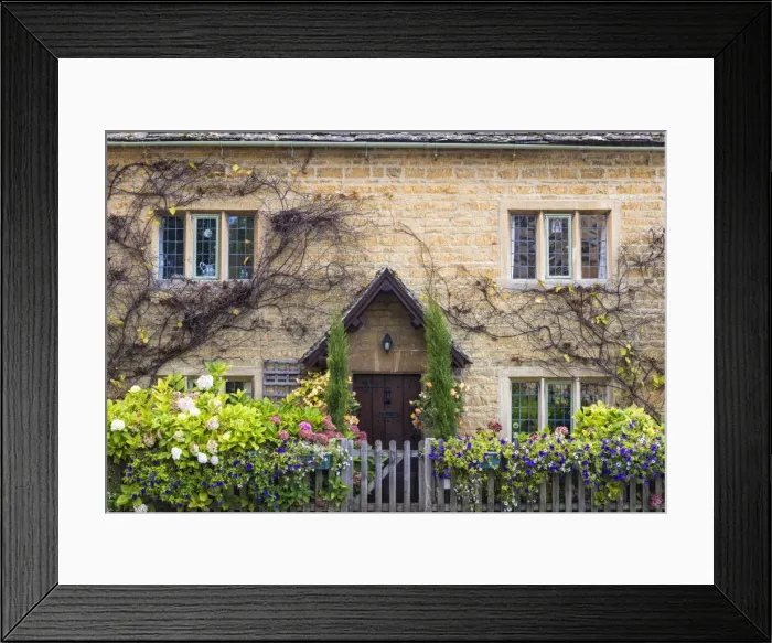 Framed Print : Traditional Cotswold cottage, Gloucestershire, UK