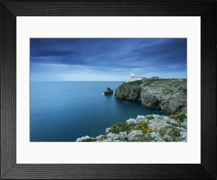 Framed Print : Cabo de Sao Vicente (Cape St. Vincent) and the lighthouse at dusk