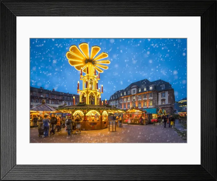 Framed Print : Christmas market on the marketplace in Heidelberg, Baden-Wurttemberg, Germany Framed Print : Christmas market on the marketplace in Heidelberg, Baden-Wurttemberg, Germany
