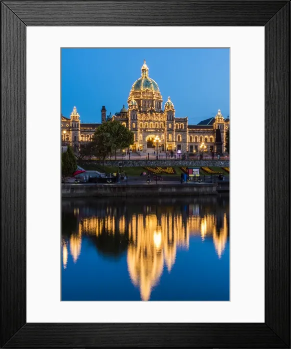 Framed Print : Night view of the British Columbia Parliament Buildings, Victoria, British Columbia