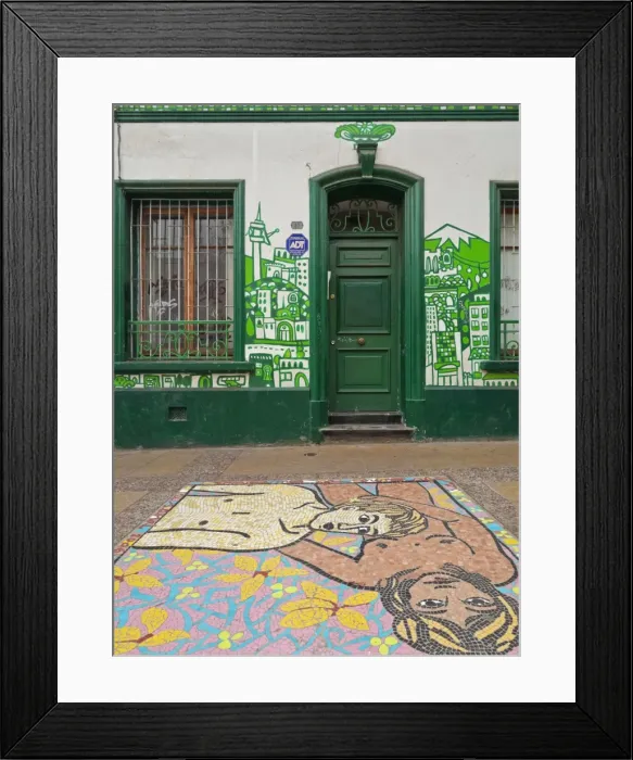 Framed Print : Chile, Santiago, View of the colourful graffiti walls of the Bellavista Neighbourhood Framed Print : Chile, Santiago, View of the colourful graffiti walls of the Bellavista Neighbourhood
