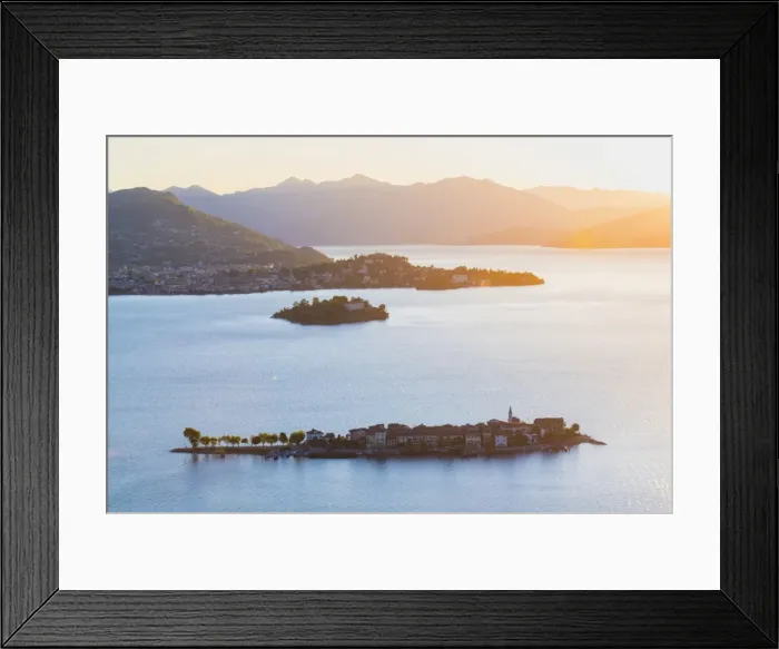 Framed Print : Borromean Islands, Stresa, Lake Maggiore, Verbano-Cusio-Ossola, Piedmont, Italy