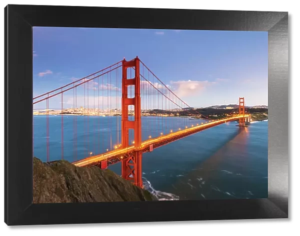 North America, USA, America, California, San Francisco, Dusk over the Golden Gate bridge