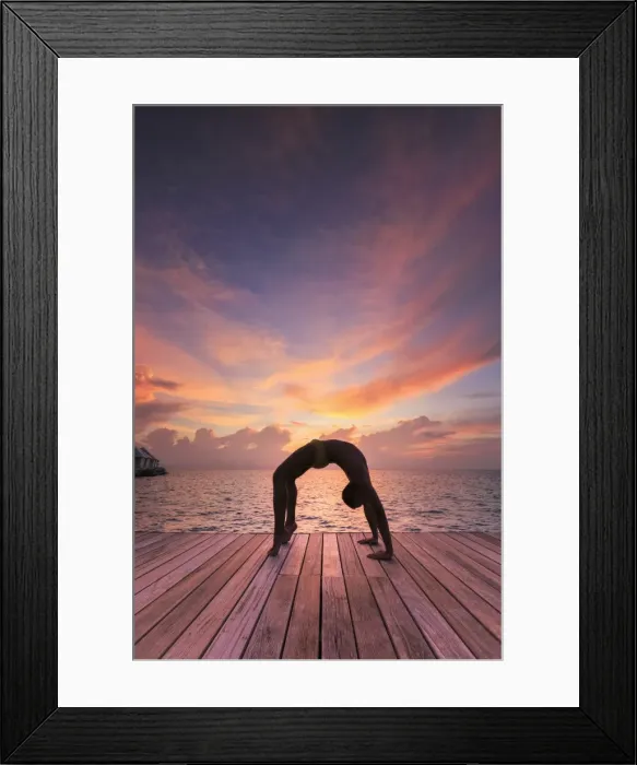 Framed Print : Maldives, South Ari Atoll, Thudufushi Island, Diamonds Thudufushi Resort, man practising