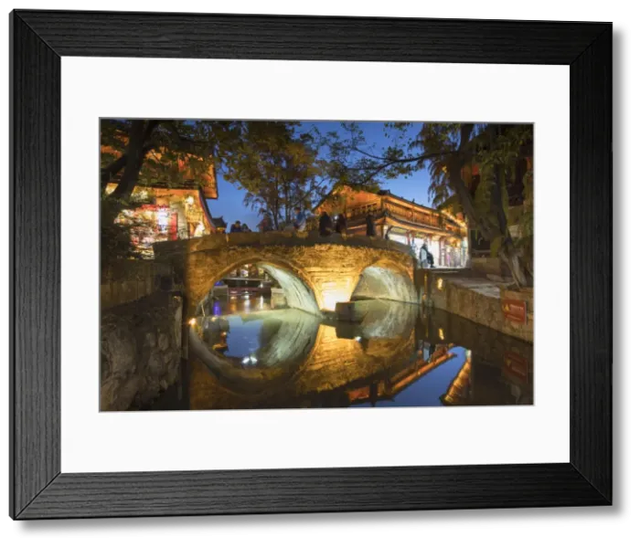 Framed Print : Bridge at dusk, Lijiang (UNESCO World Heritage Site), Yunnan, China Framed Print : Bridge at dusk, Lijiang (UNESCO World Heritage Site), Yunnan, China