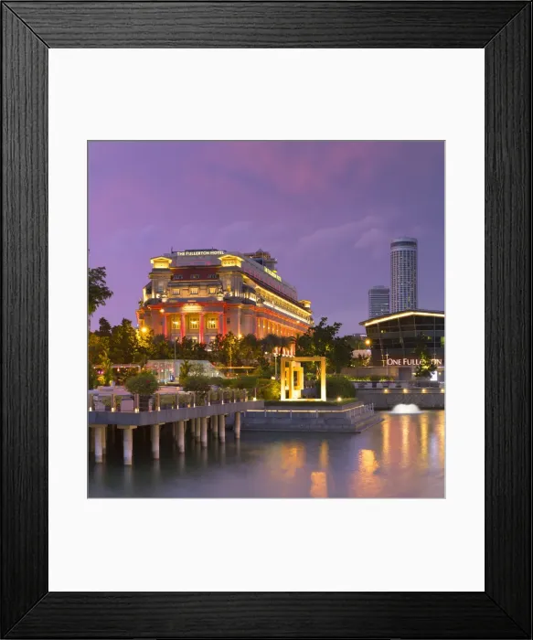 Framed Print : Fullerton Hotel and Marina Bay at dusk, Singapore Framed Print : Fullerton Hotel and Marina Bay at dusk, Singapore
