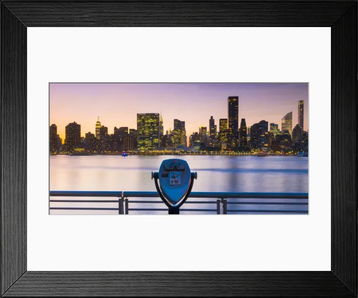 Framed Print : View of Manhattan skyline from Gantry Plaza, New York, USA Framed Print : View of Manhattan skyline from Gantry Plaza, New York, USA