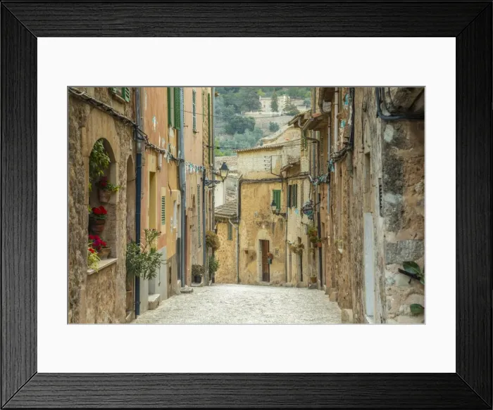 Framed Print : Valldemossa, Serra de Tramuntana, Mallorca (Majorca), Balearic Islands, Spain Framed Print : Valldemossa, Serra de Tramuntana, Mallorca (Majorca), Balearic Islands, Spain