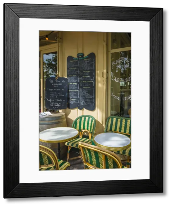 Framed Print : Cafe in the Maris district, Paris, France
