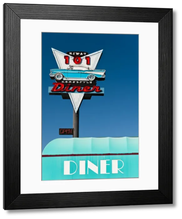 Framed Print : American vintage restaurant neon sign in the Olympic Peninsula, Washington, USA Framed Print : American vintage restaurant neon sign in the Olympic Peninsula, Washington, USA