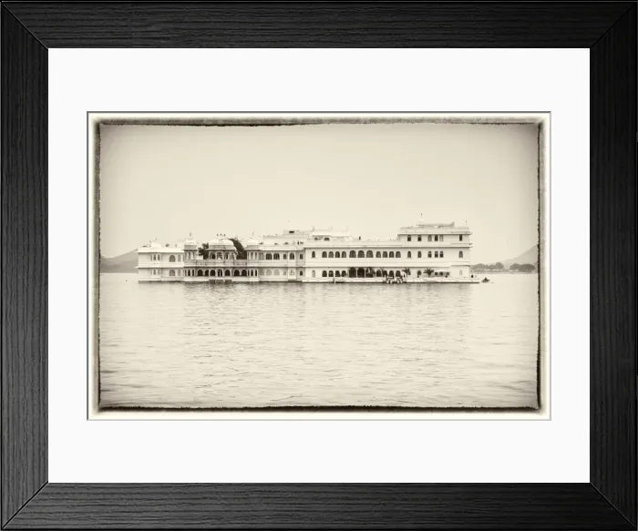 Framed Print : Taj Lake Palace, Lake Pichola, Udaipur, Rajasthan, India Framed Print : Taj Lake Palace, Lake Pichola, Udaipur, Rajasthan, India