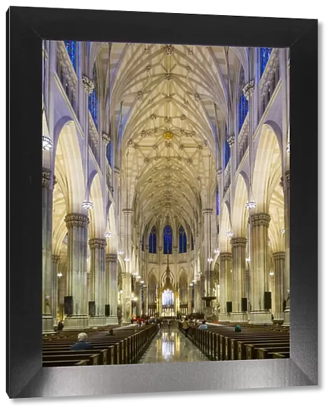 USA, New York, New York City, Mid-Town Manhattan, St. Patricks Cathedral, interior