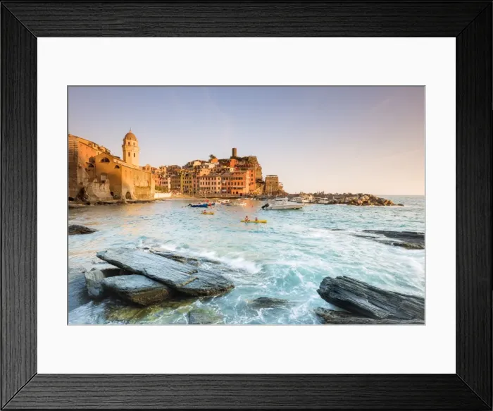 Framed Print : Vernazza, Cinque Terre, Liguria, Italy Framed Print : Vernazza, Cinque Terre, Liguria, Italy