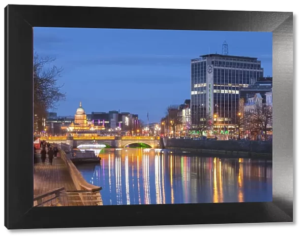 Ireland, Dublin, city view along the Liffey River with the O Connell Street Bridge, dusk