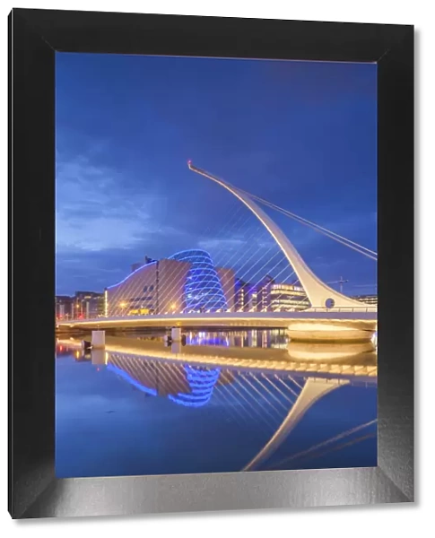 Ireland, Dublin, Docklands, Samuel Beckett Bridge, Santiago Calatrava, architect, dusk