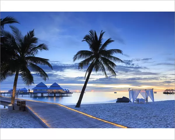 Maldives, South Ari Atoll, Thudufushi Island, Diamonds Thudufushi Resort