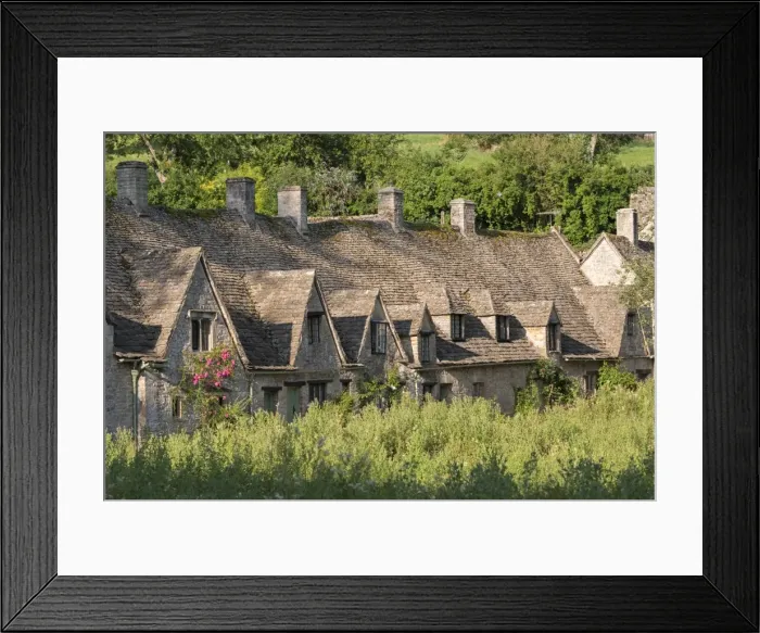 Framed Print : Pretty cottages at Arlington Row in the Cotswolds village of Bibury, Gloucestershire, England Framed Print : Pretty cottages at Arlington Row in the Cotswolds village of Bibury, Gloucestershire, England