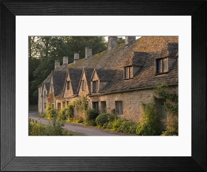 Framed Print : Picturesque cottages at Arlington Row in the Cotswolds village of Bibury, Gloucestershire, England Framed Print : Picturesque cottages at Arlington Row in the Cotswolds village of Bibury, Gloucestershire, England