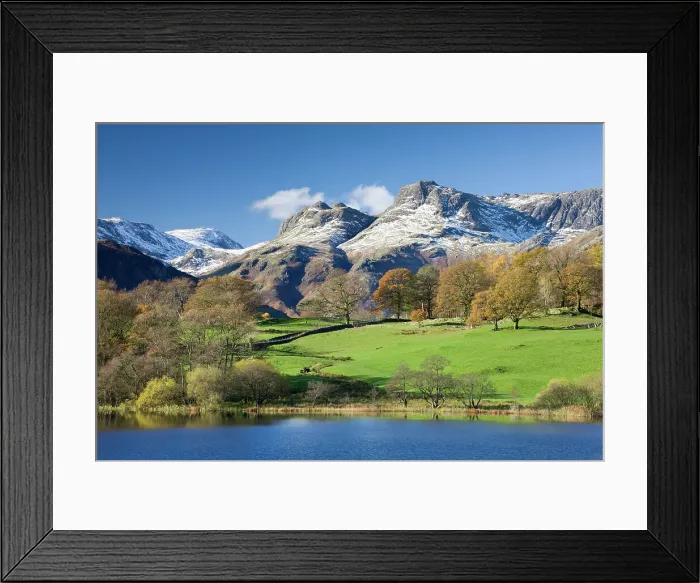 Framed Print : Autumn colours beside Loughrigg Tarn with views to the snow dusted mountains of the Langdale Pikes Framed Print : Autumn colours beside Loughrigg Tarn with views to the snow dusted mountains of the Langdale Pikes