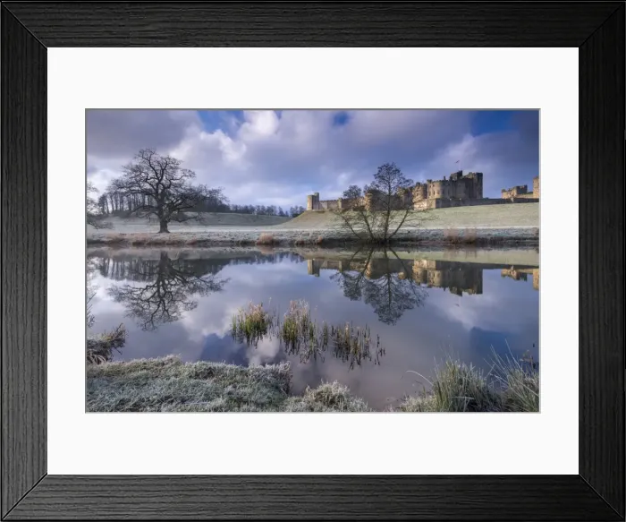 Framed Print : Cold and frosty conditions at Alnwick Castle in Northumberland, England. Winter