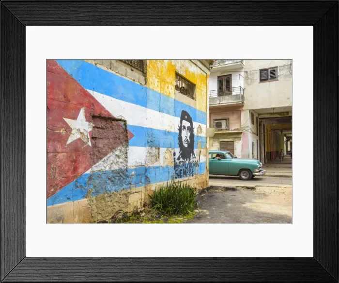 Framed Print : Cuba, Havana, La Habana Vieja, Che Guevara and Cuban Flag mural Framed Print : Cuba, Havana, La Habana Vieja, Che Guevara and Cuban Flag mural