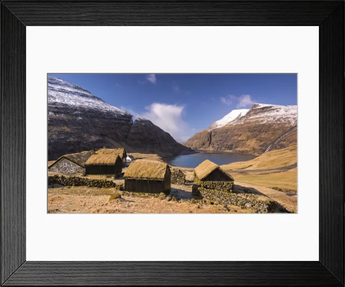 Framed Print : The ancient village of Saksun surrounded by beautiful mountain scenery, Streymoy Framed Print : The ancient village of Saksun surrounded by beautiful mountain scenery, Streymoy