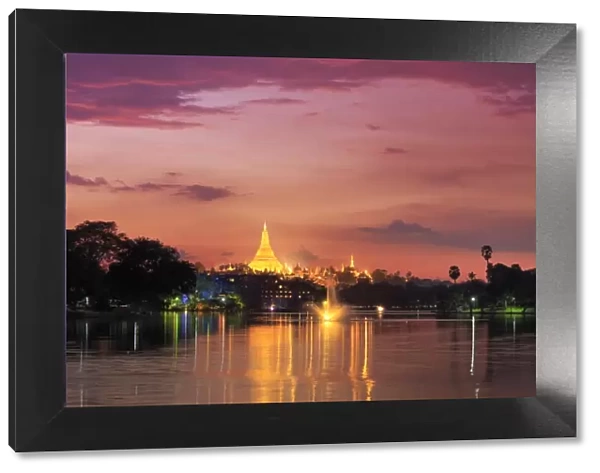 Myanmar (Burma), Yangon (Rangoon), Shwedagon Paya (Pagoda) reflected in Kandawgyi Lake