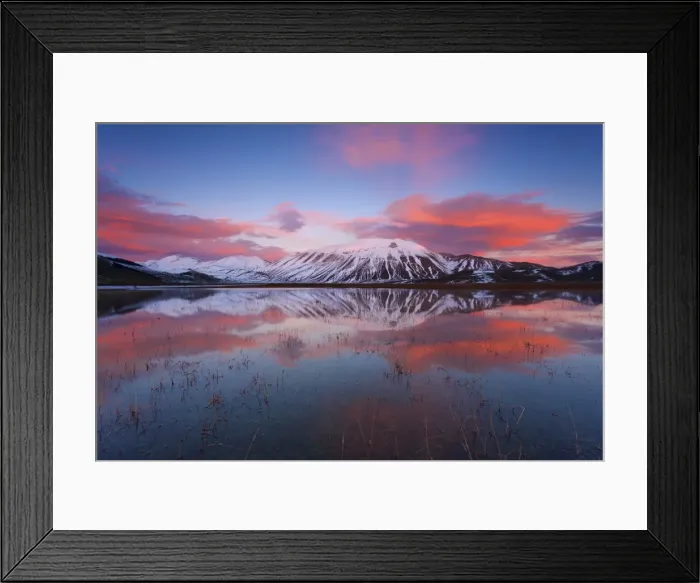 Framed Print : Castelluccio di Norcia, Sibillini mountains Umbria, Italy. Monte carrier at sunset