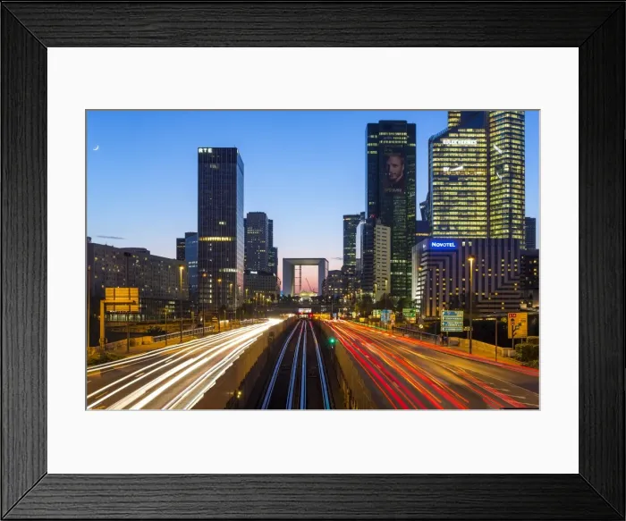 Framed Print : Paris road leading towards La Grand Arche and modern office buildings at La Defense Framed Print : Paris road leading towards La Grand Arche and modern office buildings at La Defense
