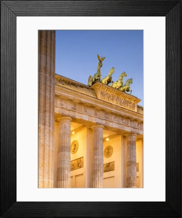 Framed Print : Germany, Deutschland. Berlin. Berlin Mitte. Brandenburg Gate, Brandenburger Tor Framed Print : Germany, Deutschland. Berlin. Berlin Mitte. Brandenburg Gate, Brandenburger Tor